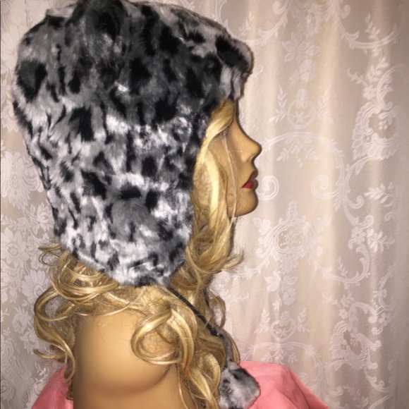 So cute leopard 🐆 Trapper hat - Picture 3 of 8
